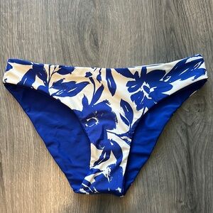 NWT Cupshe Blue and White Floral Bikini Bottom
